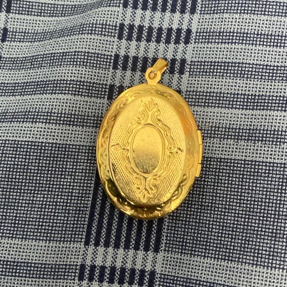 Cameo locket - Picture 2 of 4